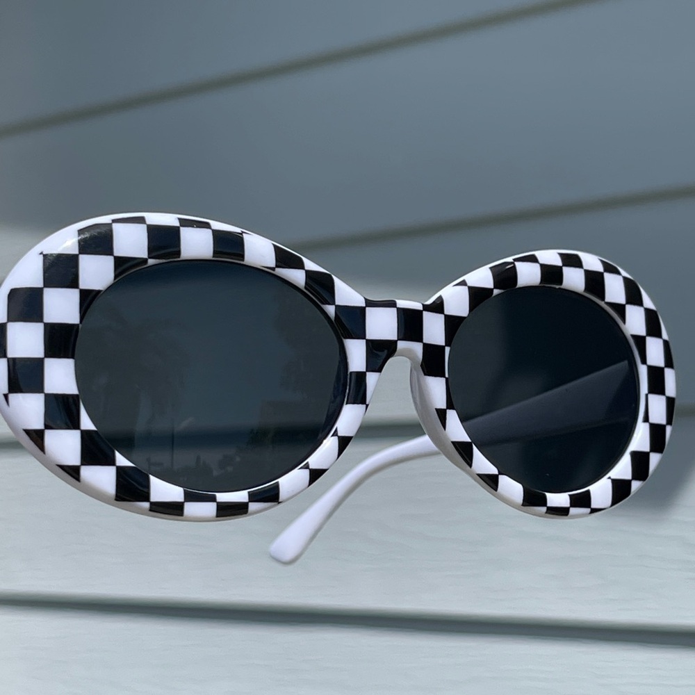 Round Frame Checkerboard Sunglasses - Picture 8 of 15